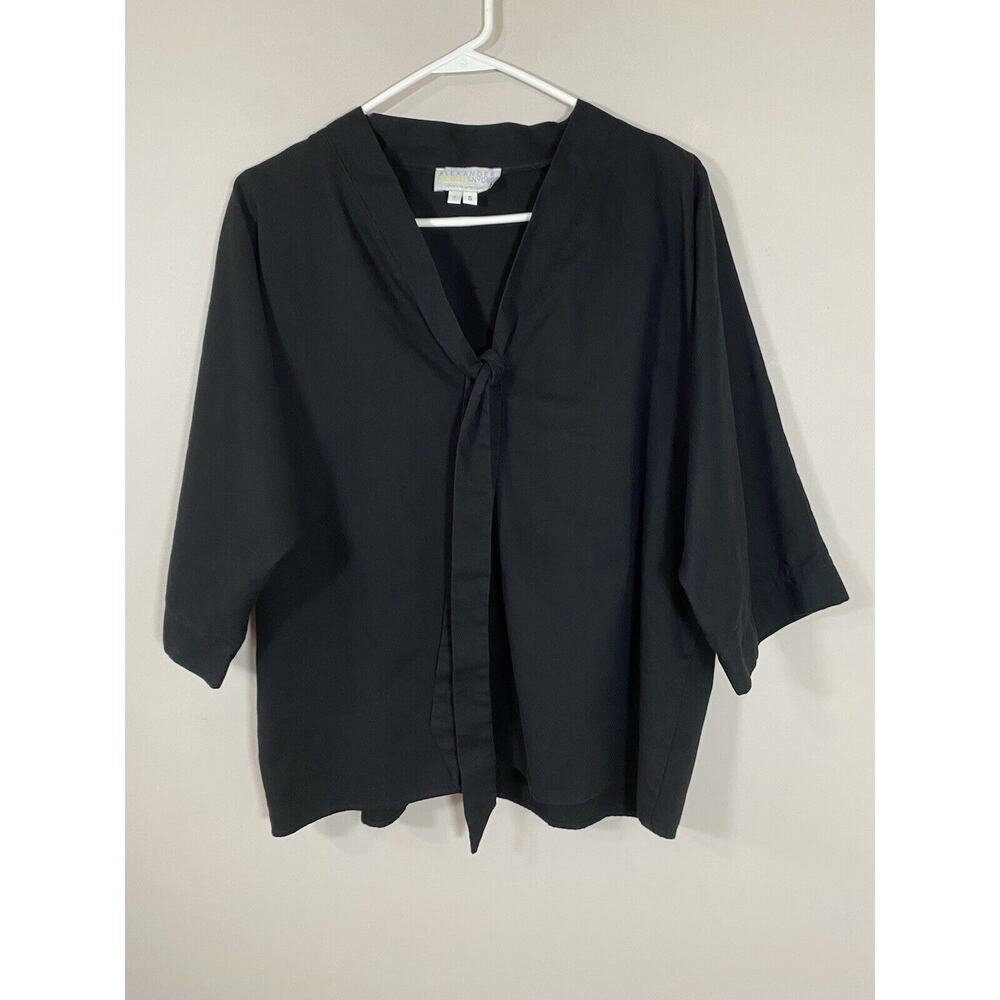 Alexander Michael Snyder Black Short Sleeve V Neck with‎ Tie Top Size SMALL